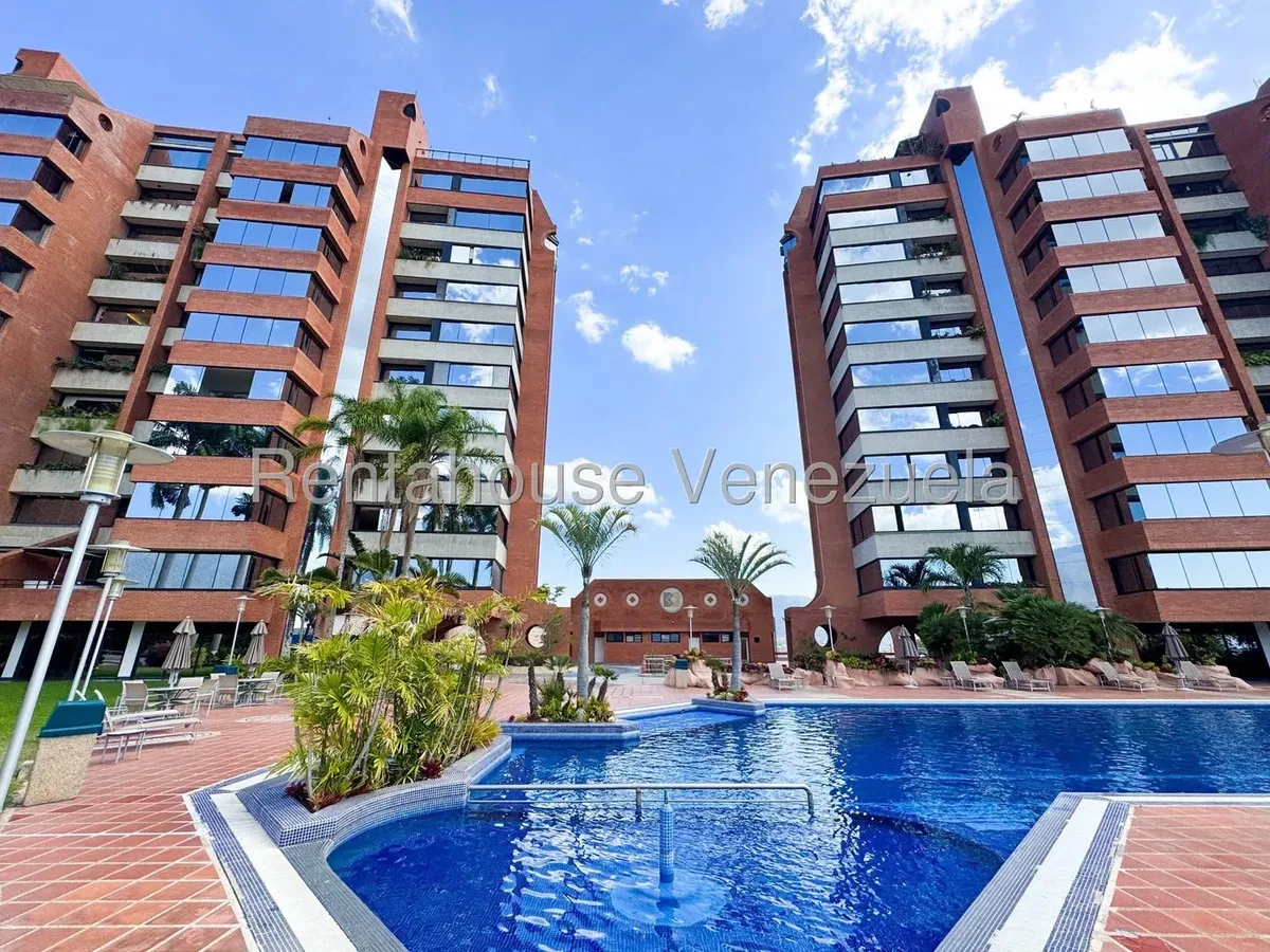 Exclusivo Apartamento En Lomas De San Roman , 3 Hab , 5 Baños , 270 Metros , Edificio Con Piscina , Canchas Deportivas ,ubicación Y Vista Espectacular (abstenerse Asesores Inmobiliarios)26-17479